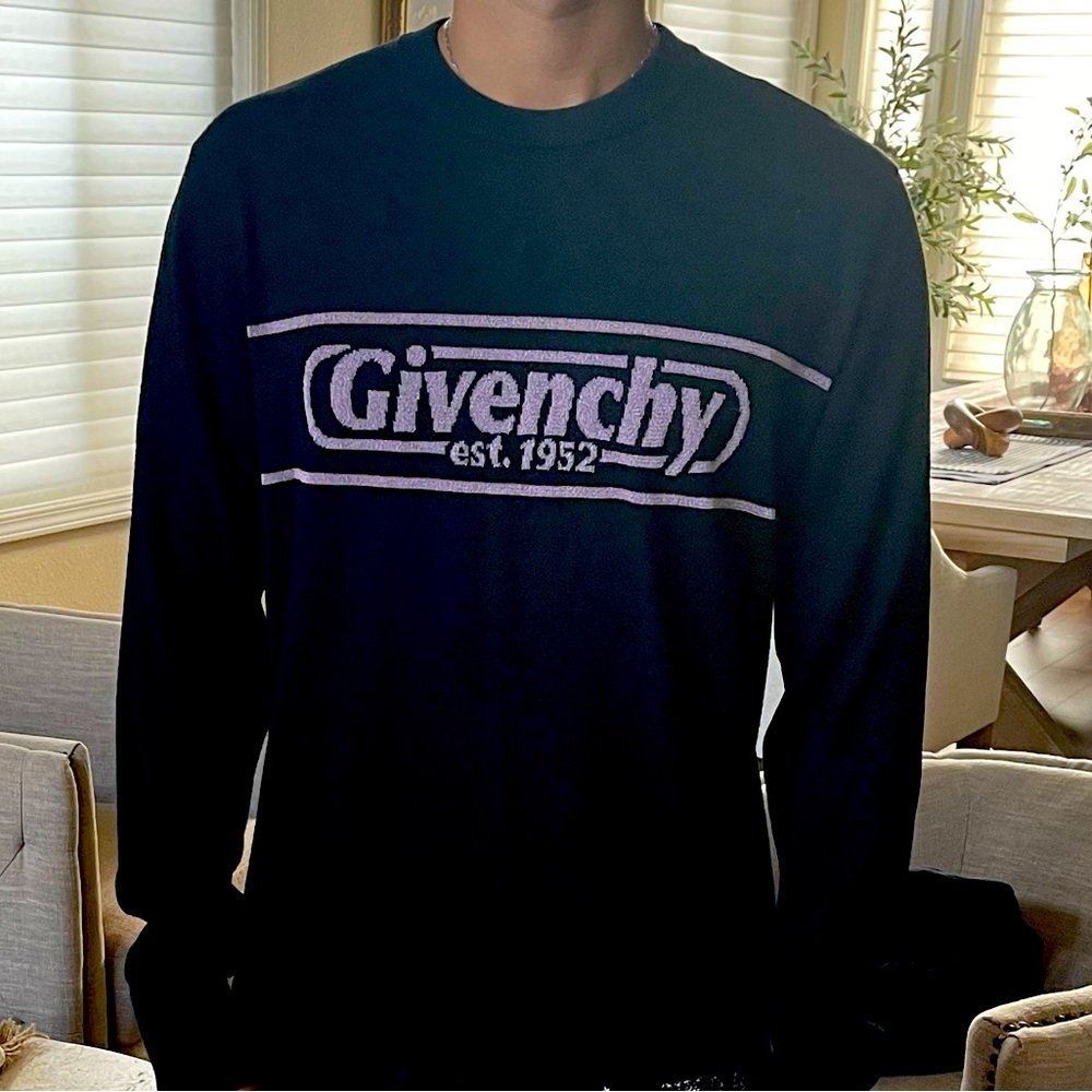Givenchy Sweater Mens Only worn once. Great price